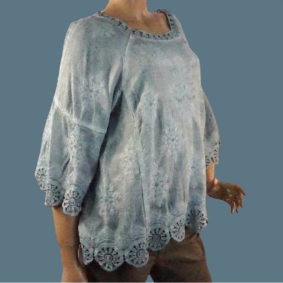 Democracy Tops - Democracy Blouse Size S Top Sleeves 2/3  Crewneck Light Blue